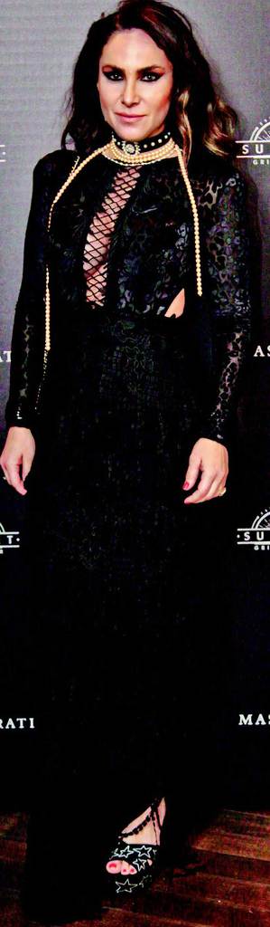 Yeni yıl davetinde otomobil tanıttılar