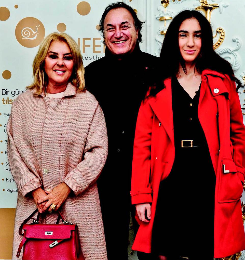 Yeni yerinde yeni yıl daveti verdi