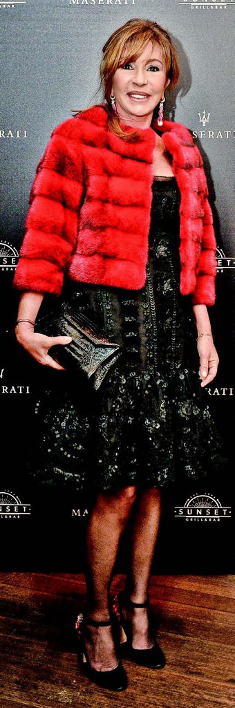 Yeni yıl davetinde otomobil tanıttılar