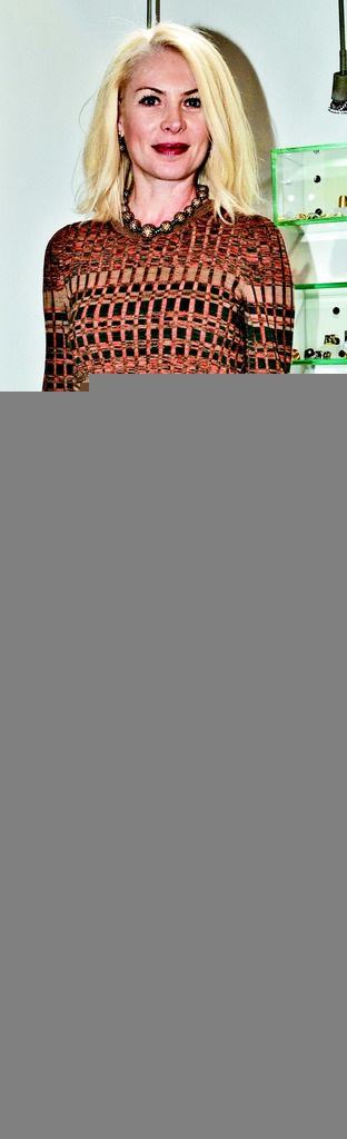 Heykel ile mücevheri buluşturdu