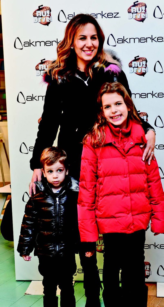 Çocuklarıyla birlikte eğlendiler