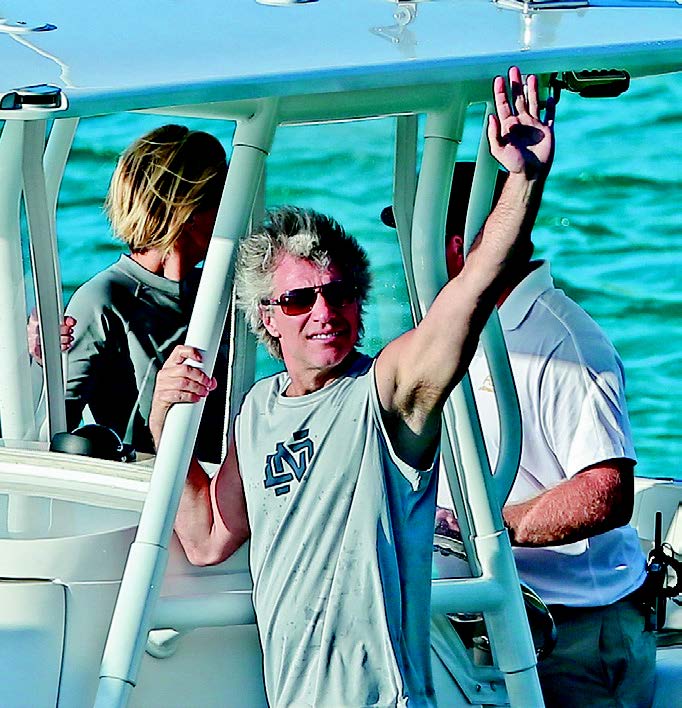 Ünlü isimler rotalarını sıcak destinasyonlara çevirdi