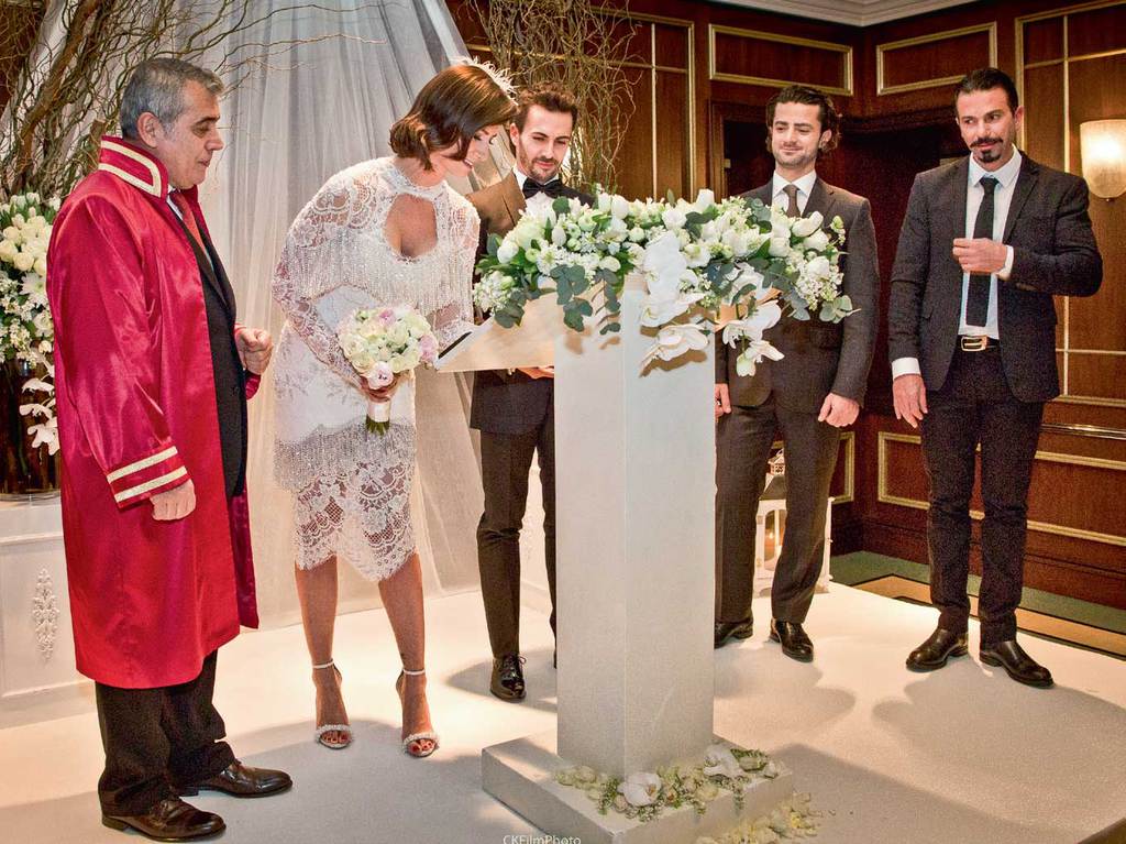 Nişanda sürpriz yapıp evlendiler