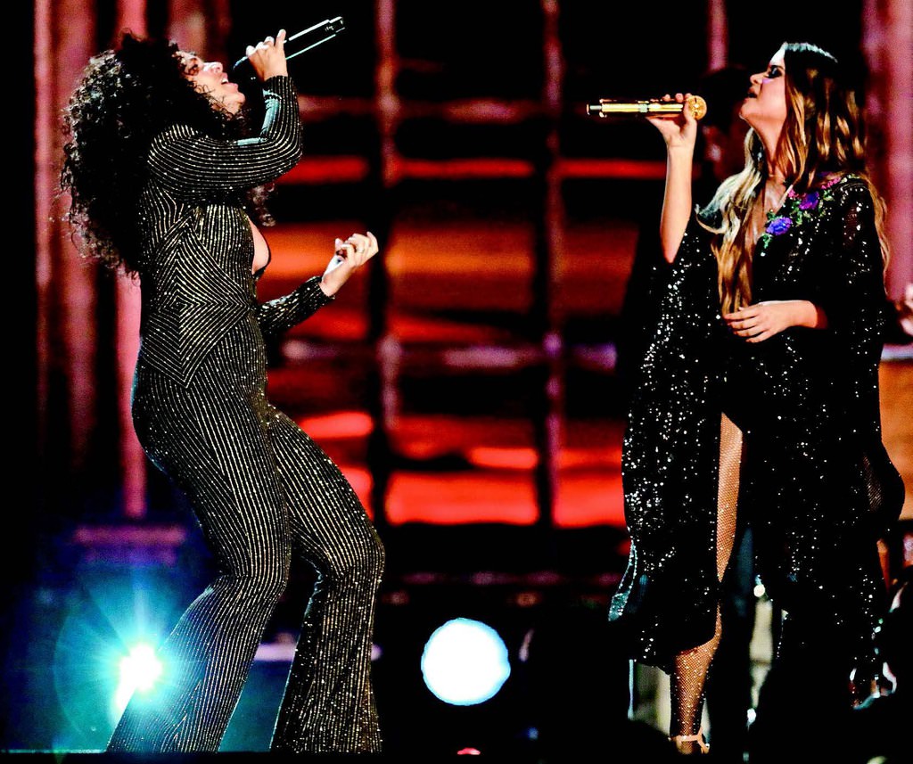 Grammy Ödül Töreni'ne performanslar damga vurdu