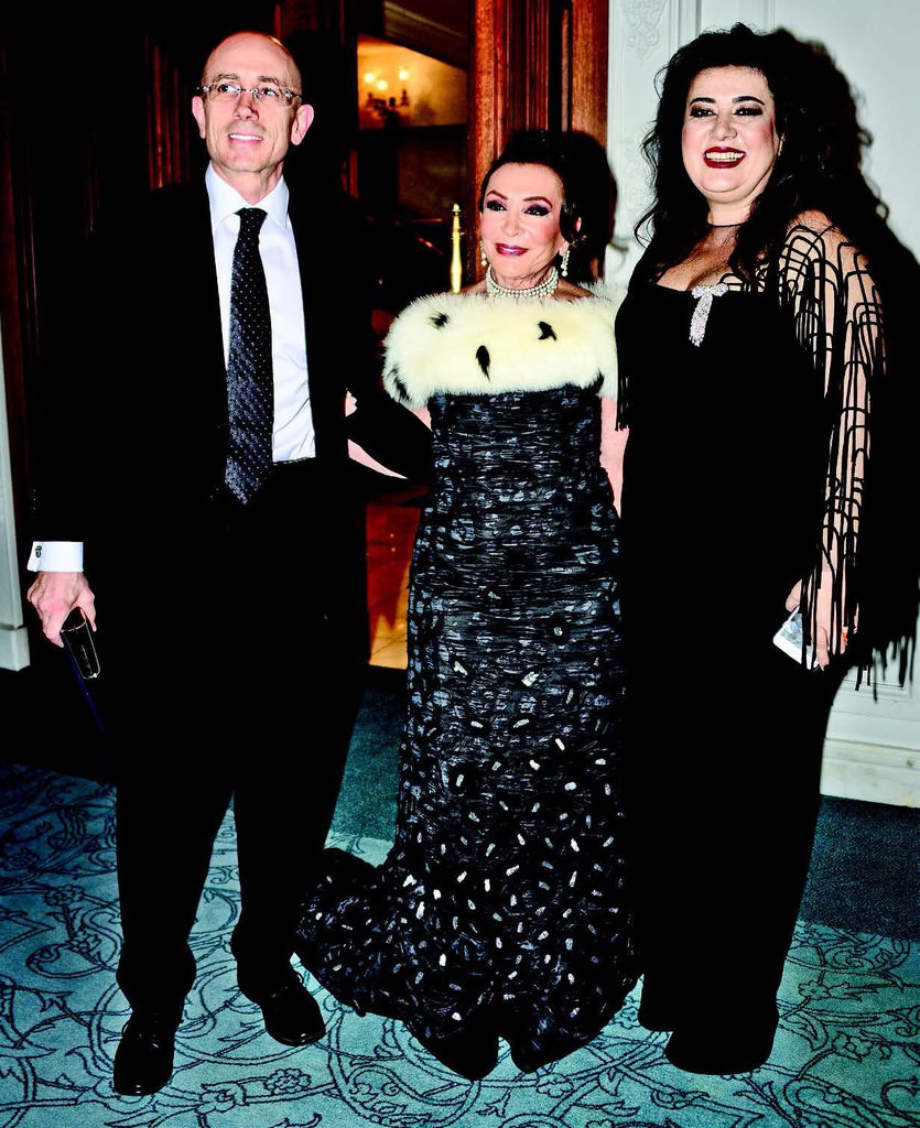 Ünlü isimlerin yaptığı resimler kapışıldı!