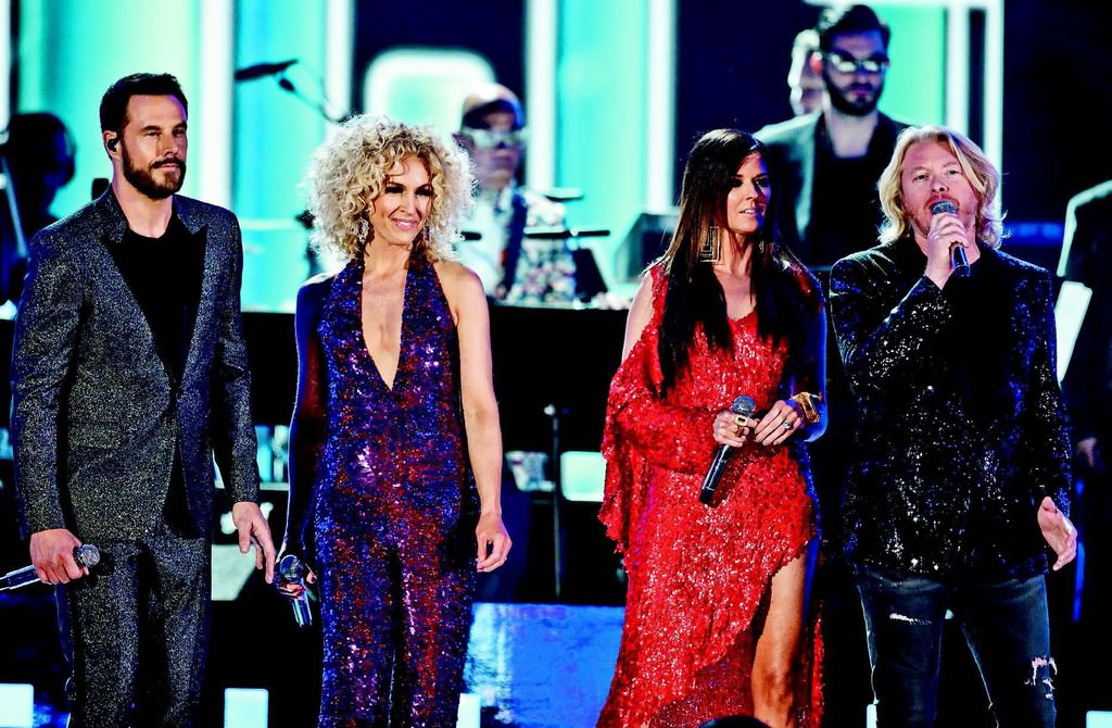 Grammy Ödül Töreni'ne performanslar damga vurdu