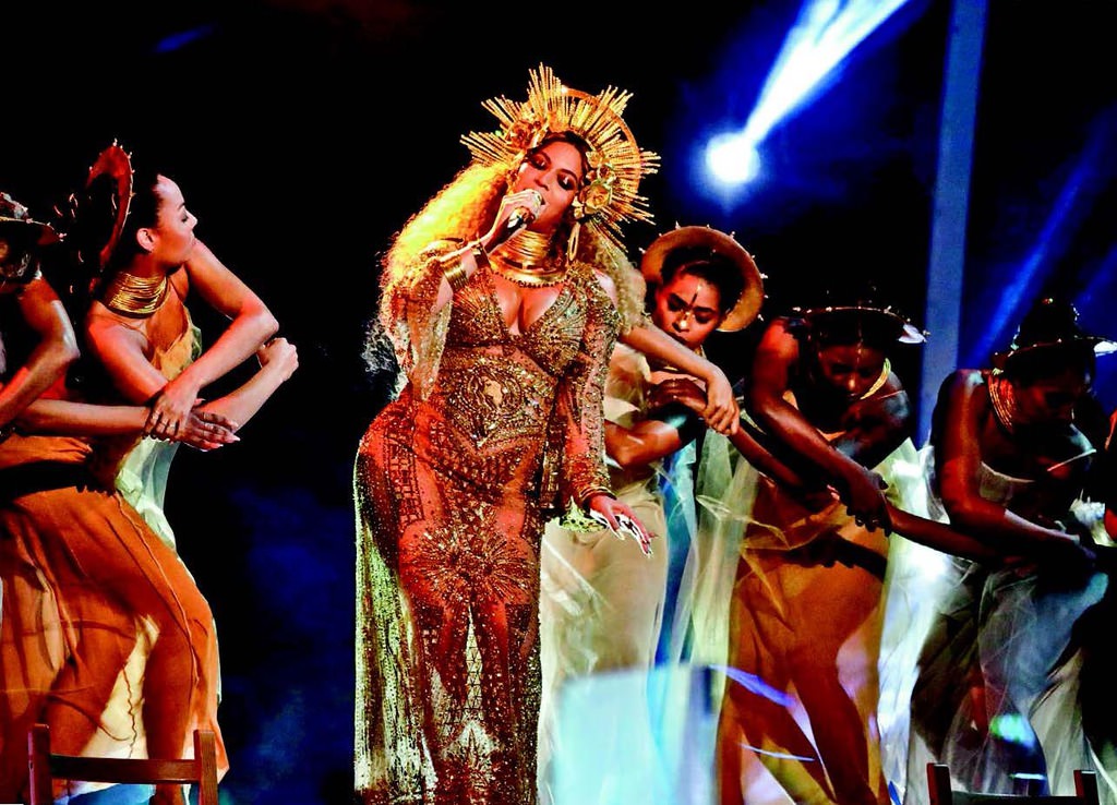 Grammy Ödül Töreni'ne performanslar damga vurdu
