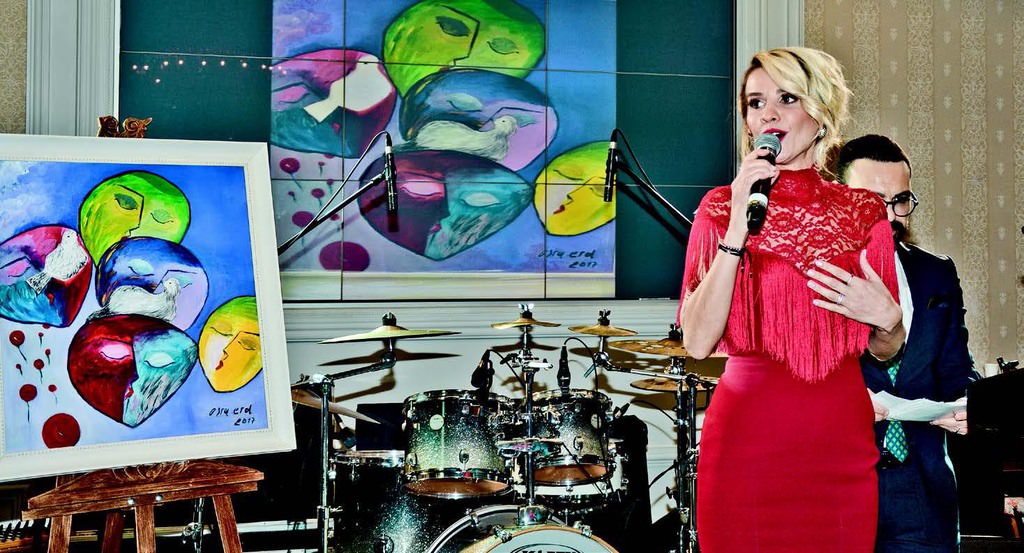 Ünlü isimlerin yaptığı resimler kapışıldı!