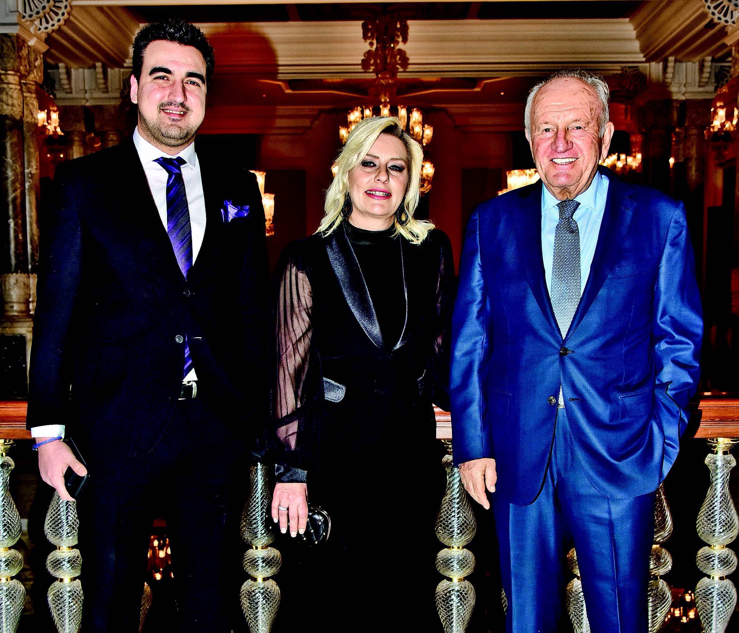 Ünlü isimlerin yaptığı resimler kapışıldı!