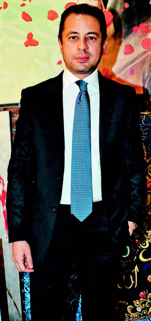 Toprak Sanat'tan şehit aileleri yararına sergi