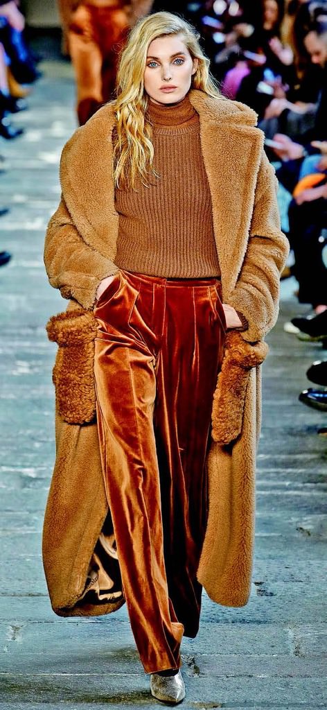 İtalyan moda devleri Milano'da şov yaptı