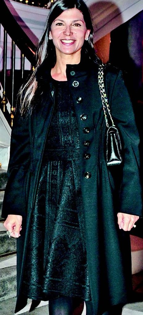 Atıl Kutoğlu'ndan 'Açık Kapı' yararına defile