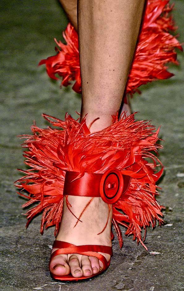 İtalyan moda devleri Milano'da şov yaptı 