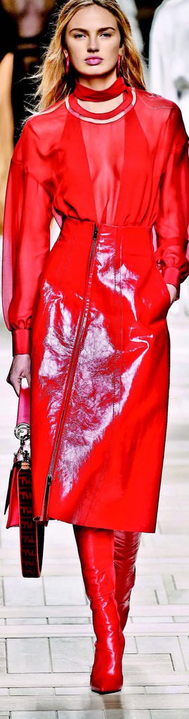 İtalyan moda devleri Milano'da şov yaptı 