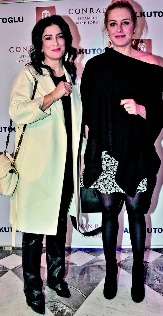 Atıl Kutoğlu'ndan 'Açık Kapı' yararına defile