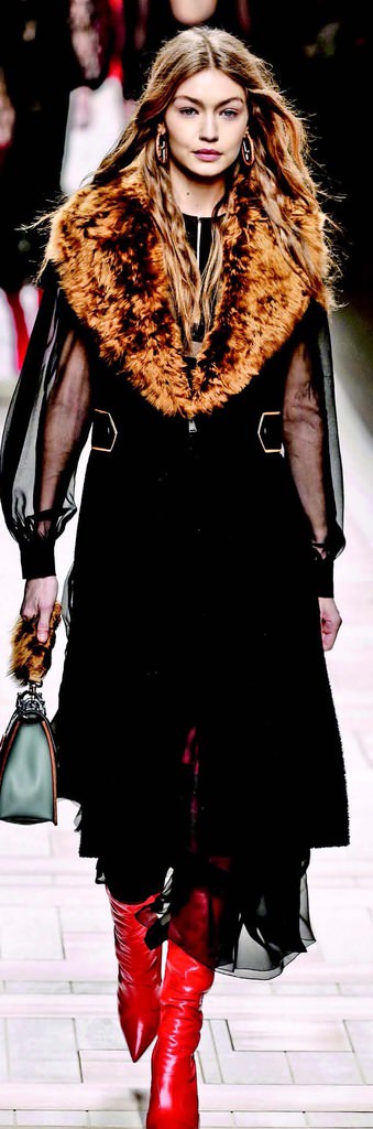 İtalyan moda devleri Milano'da şov yaptı 