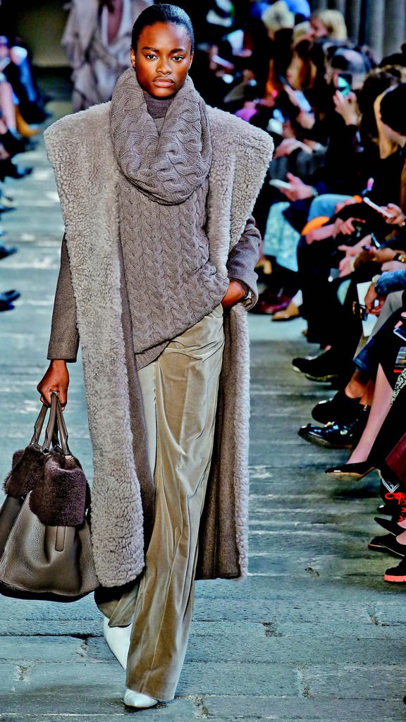 İtalyan moda devleri Milano'da şov yaptı 