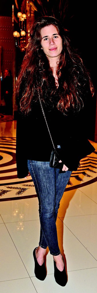 Çocuklara yardım için defile düzenledi