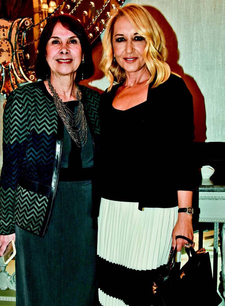 Çocuklara yardım için defile düzenledi