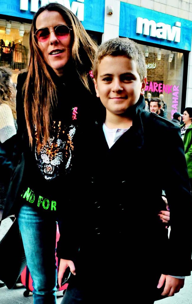 Bol sürprizli ve eğlenceli bir defile 