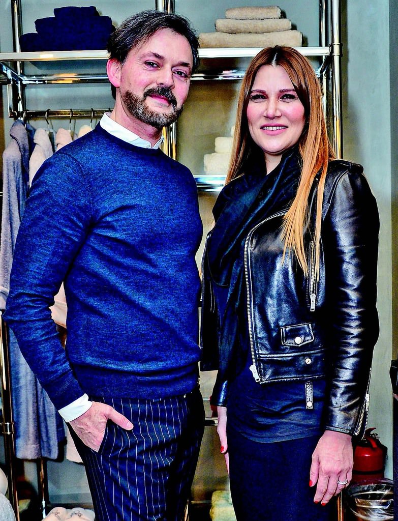 Bir davette iki tanıtım yapıldı