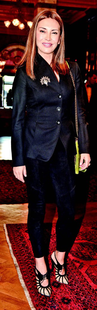 Kendi tasarladığı koleksiyonu tanıttı 