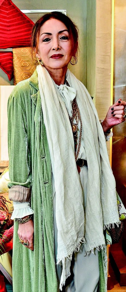 Bir davette iki tanıtım yapıldı