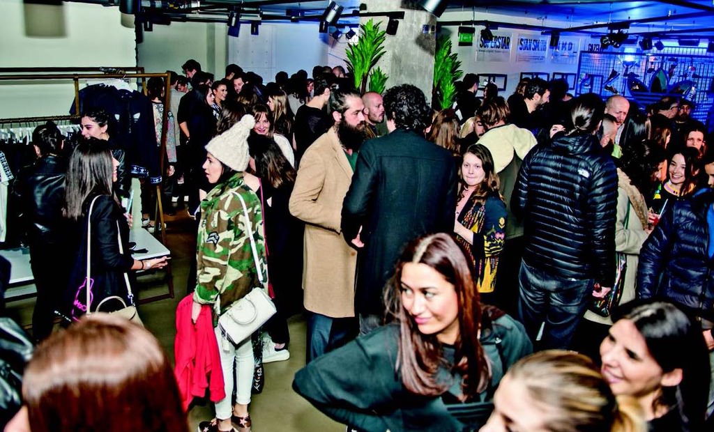 Yeni mağazaya renkli açılış 