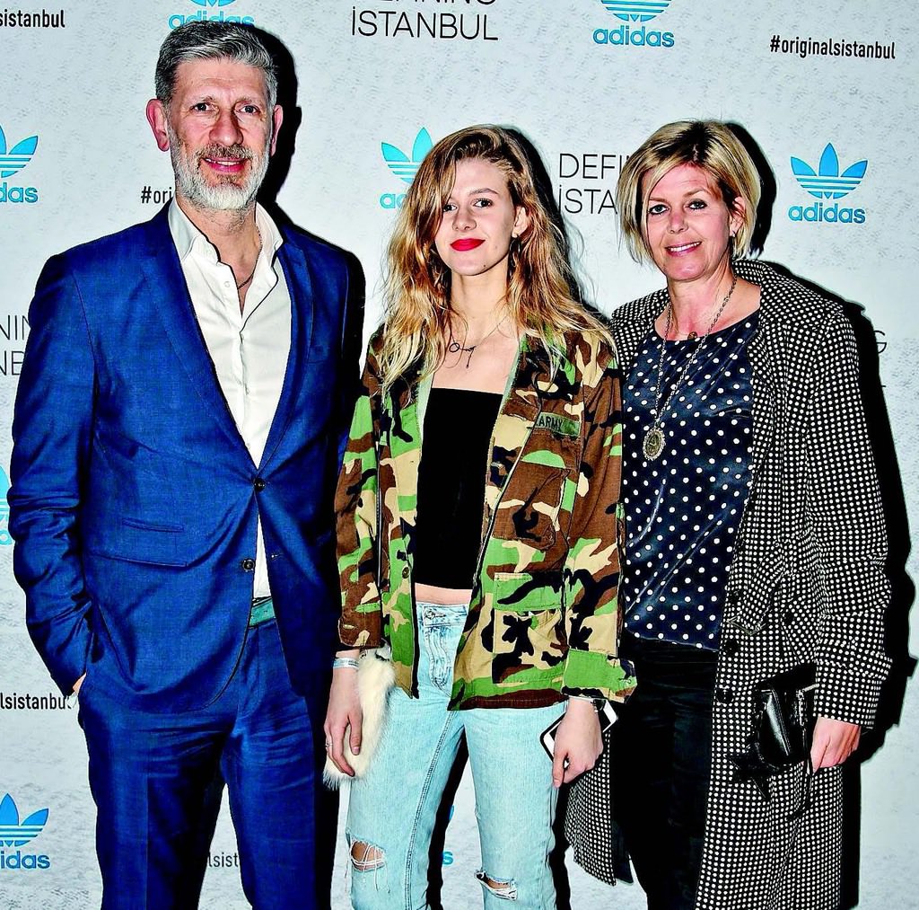 Yeni mağazaya renkli açılış 