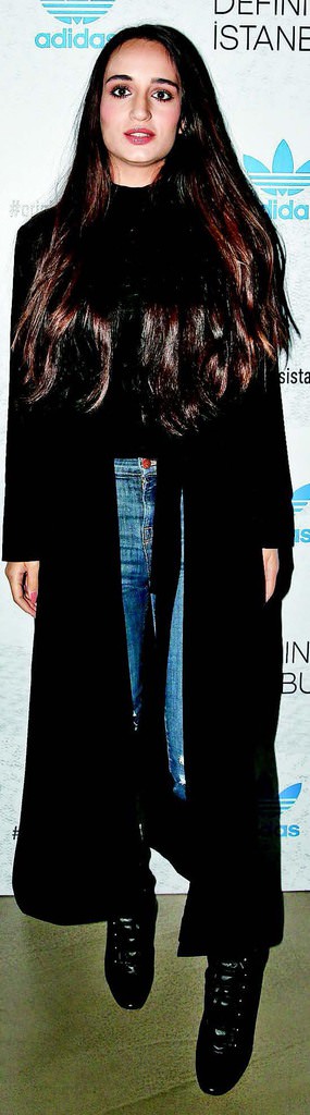 Yeni mağazaya renkli açılış 