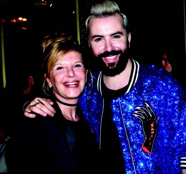 Dostlarını ağırladı