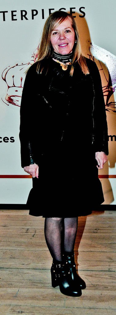 Ünlü markadan market kutlaması