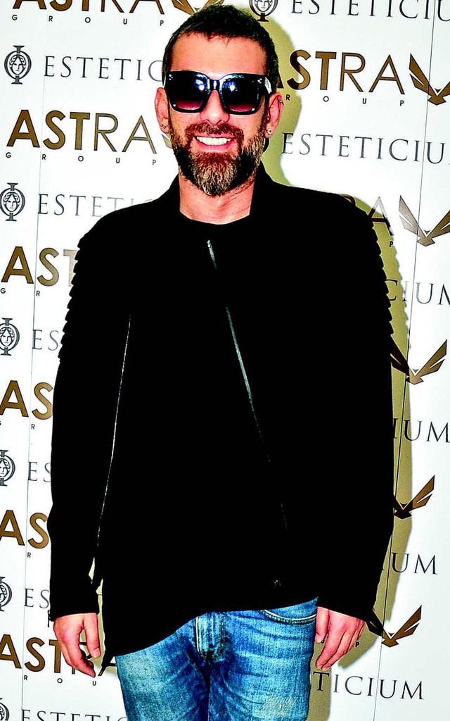 Ünlülerin katılımıyla resmi açılışını yaptı