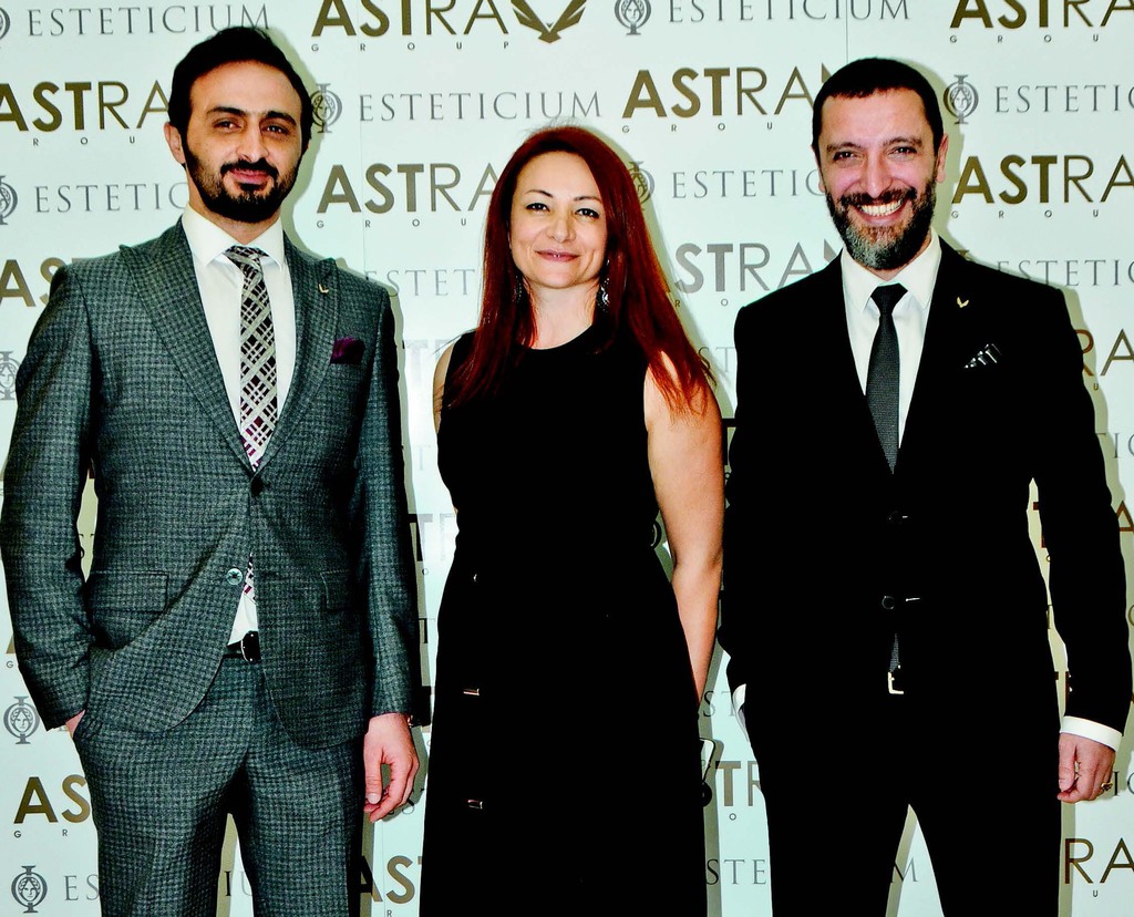 Ünlülerin katılımıyla resmi açılışını yaptı