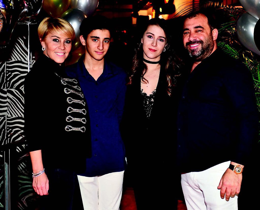 44. yaşını renkli bir partiyle kutladı