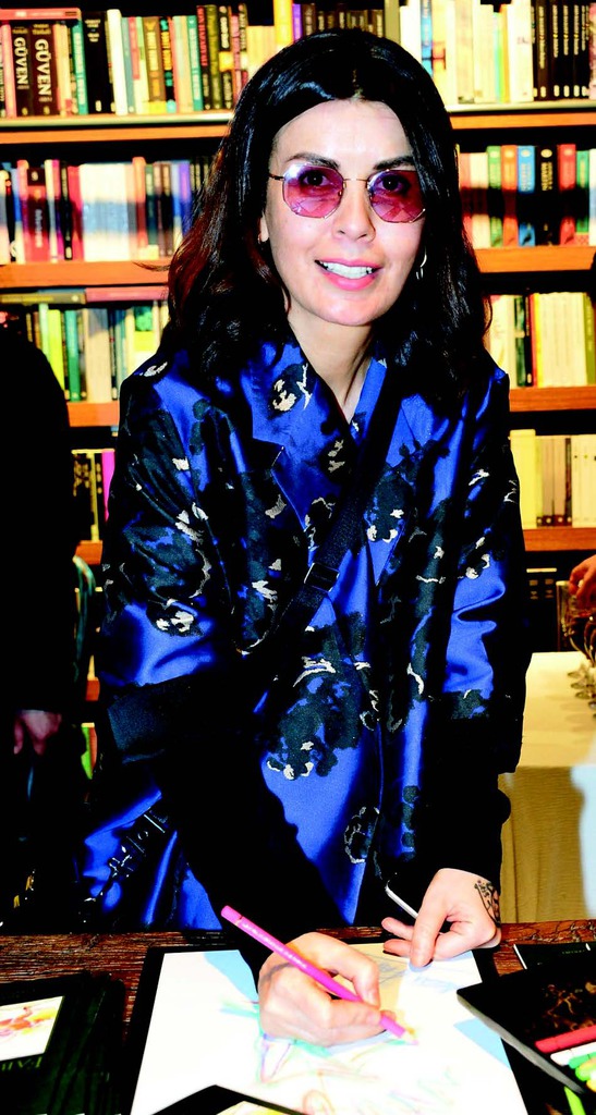 Moda ikonundan kalem kutusu