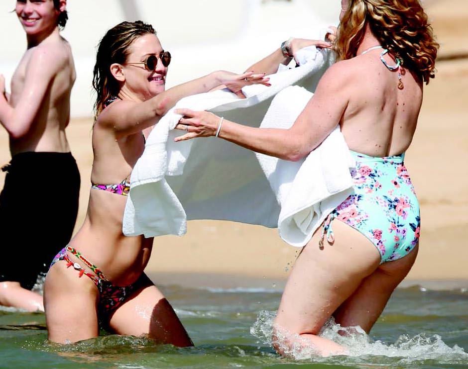 Yaz sezonunu çocuklarıyla açtı