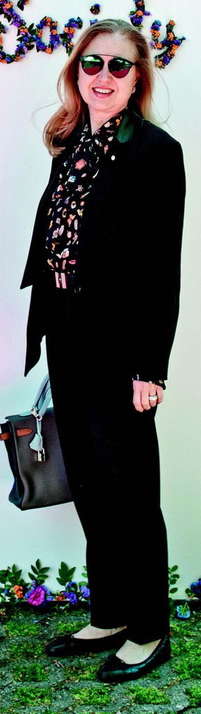 Özlem Süer'den 'beyaz gömlek elbise'ler