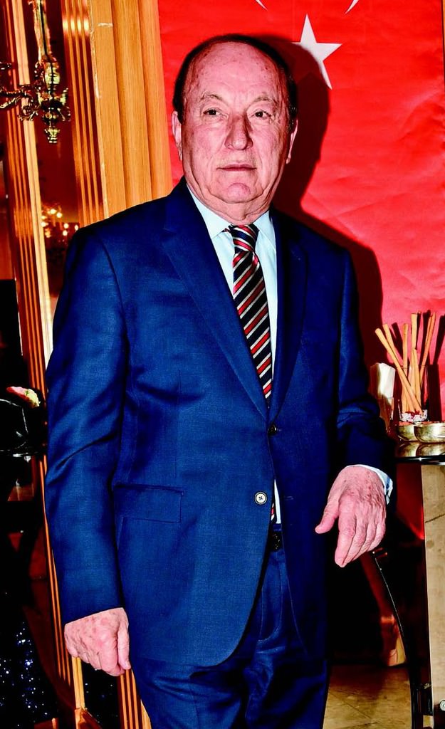 Geleneksel Polis Balosu için bir araya geldiler