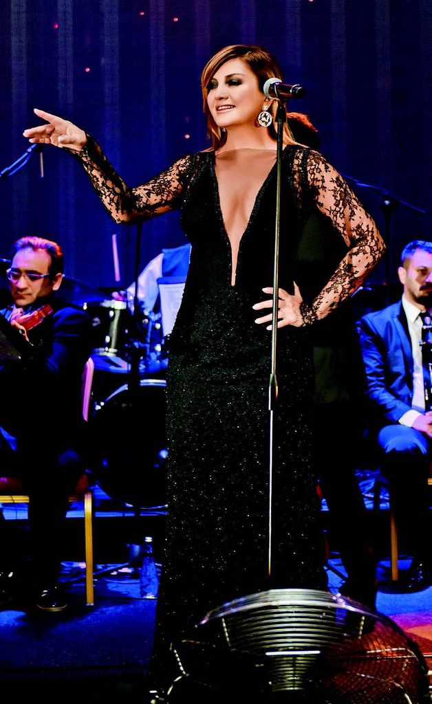 Geleneksel Polis Balosu için bir araya geldiler