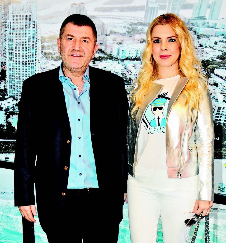 Geleneksel Polis Balosu için bir araya geldiler