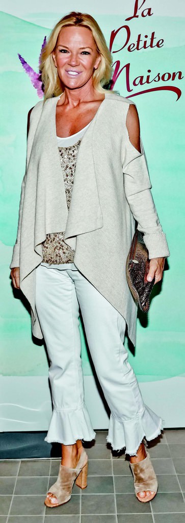 Yeni adresinde ünlü isimleri ağırladı