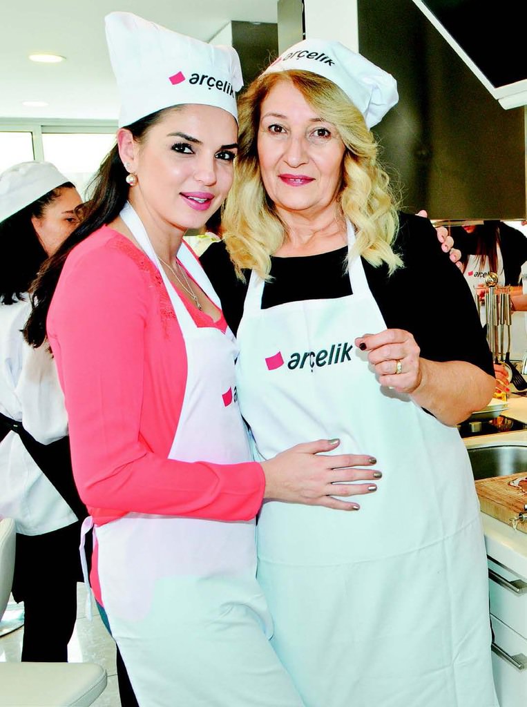 Anneler günü için mutfağa girdiler