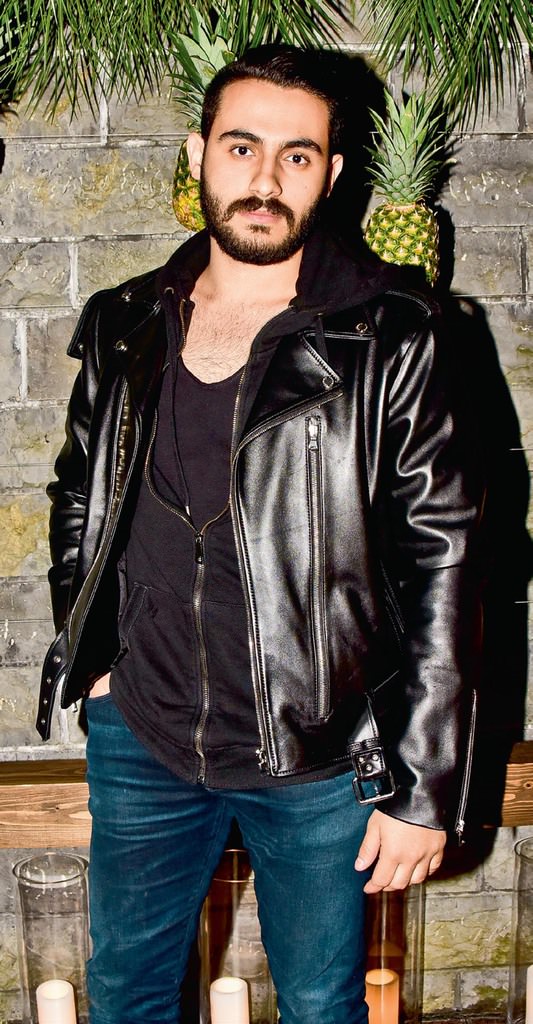 Eşi için sürpriz doğum günü partisi düzenledi