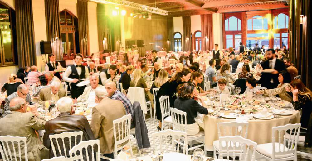 Huzurevi sakinlerini iftar davetinde ağırladı