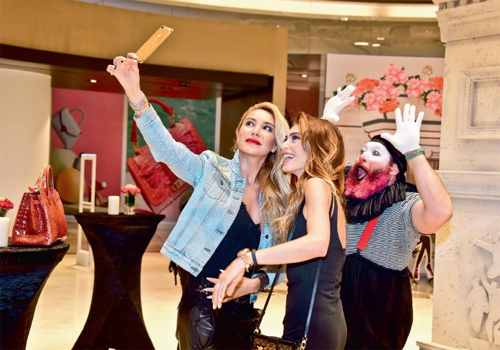 Emaar Square Mall'da alışveriş turu yaptılar 