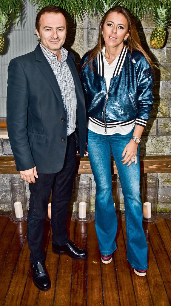 Eşi için sürpriz doğum günü partisi düzenledi