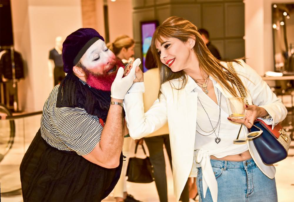 Emaar Square Mall'da alışveriş turu yaptılar 