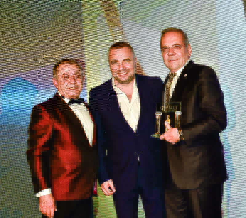 Ödül töreni ünlü isimleri bir araya getirdi