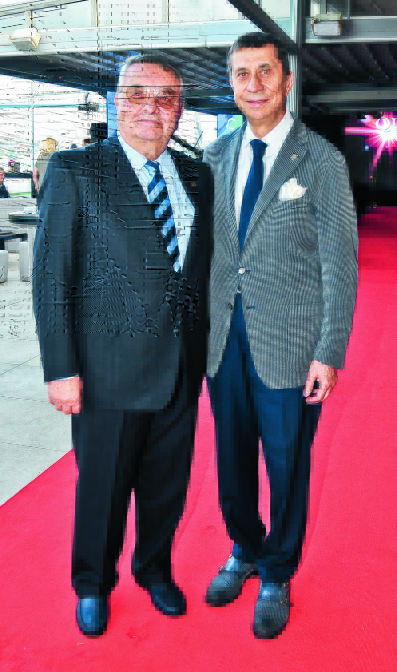 Ödül töreni ünlü isimleri bir araya getirdi